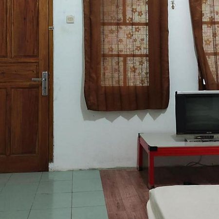 Losmen Yosi Carita Hotel Luaran gambar