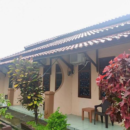 Losmen Yosi Carita Hotel Luaran gambar