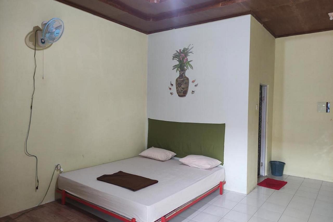 Losmen Yosi Carita Hotel Luaran gambar