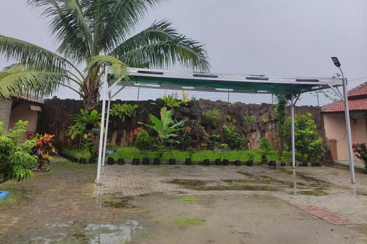 Losmen Yosi Carita Hotel Luaran gambar